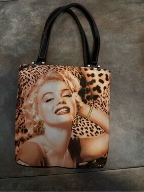Marilyn Portrait Shoulder Bag in Beige and Black